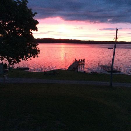 N' This On The Bay -Vacation Suite Wiarton Extérieur photo