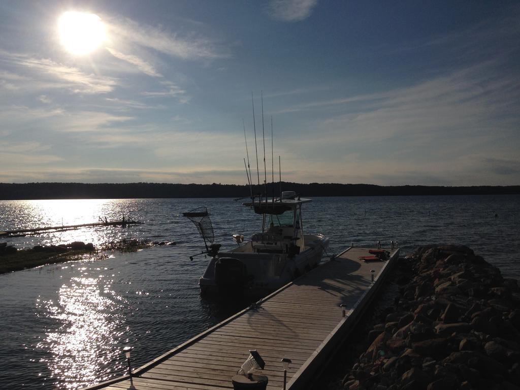 N' This On The Bay -Vacation Suite Wiarton Extérieur photo