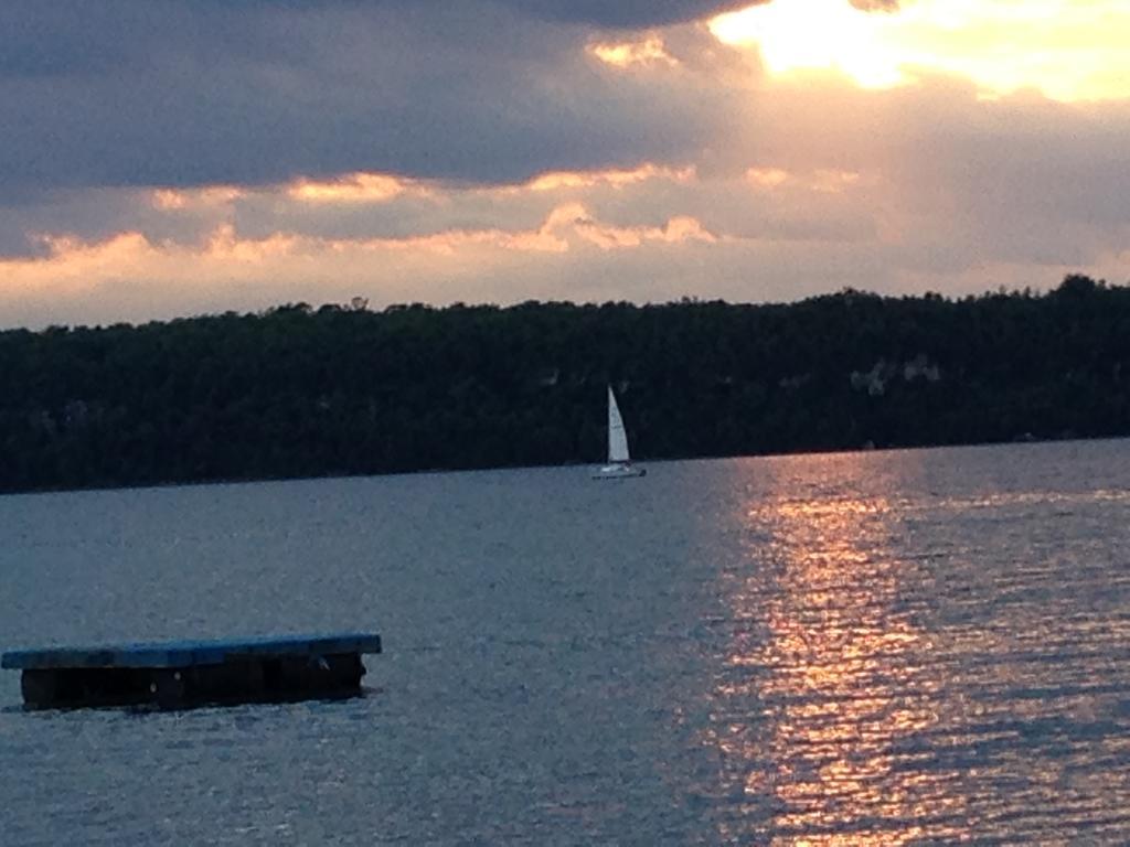 N' This On The Bay -Vacation Suite Wiarton Extérieur photo
