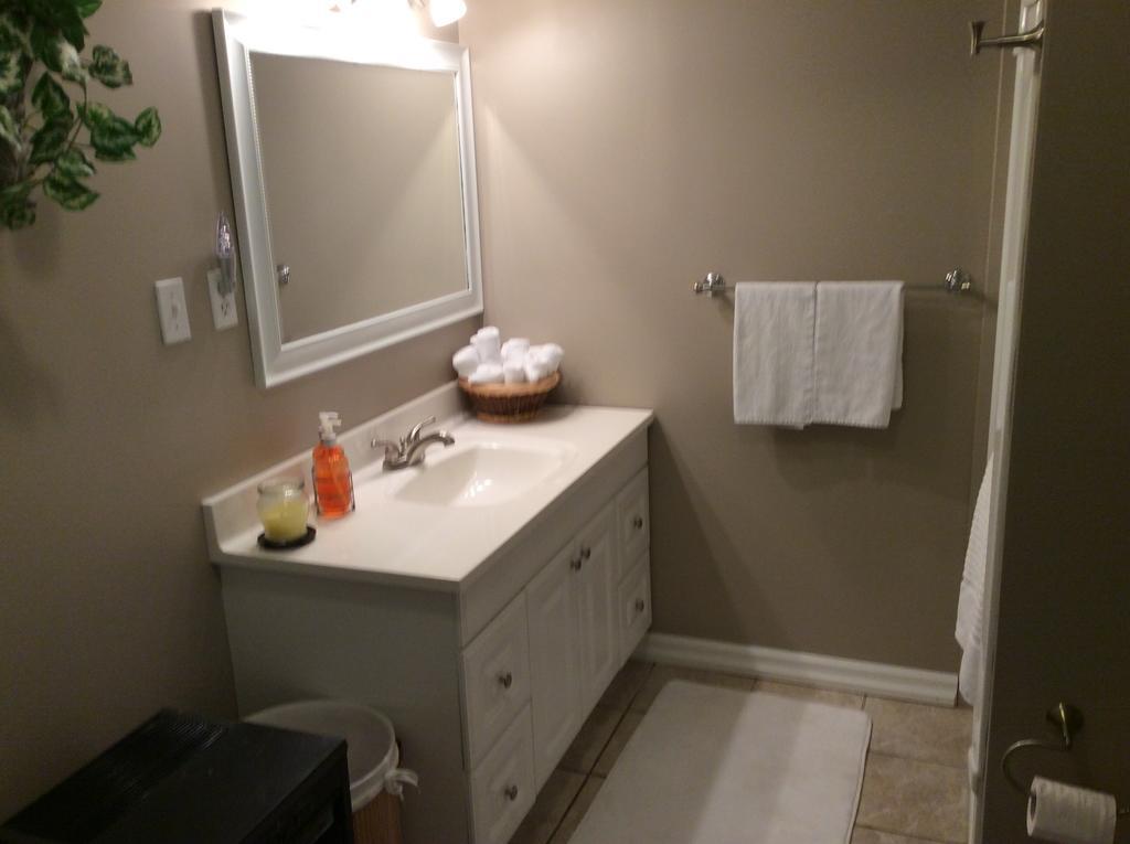 N' This On The Bay -Vacation Suite Wiarton Extérieur photo