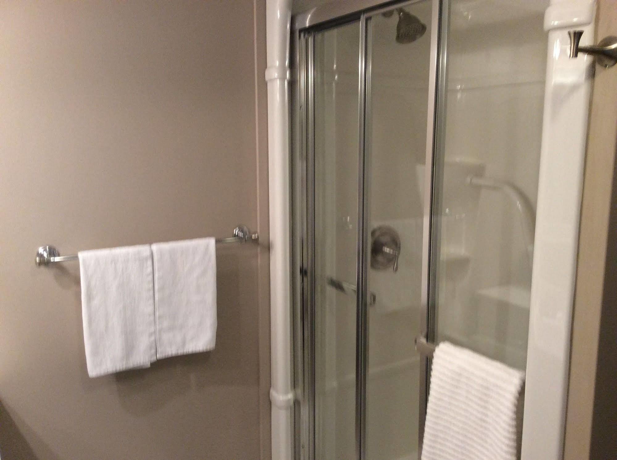 N' This On The Bay -Vacation Suite Wiarton Extérieur photo
