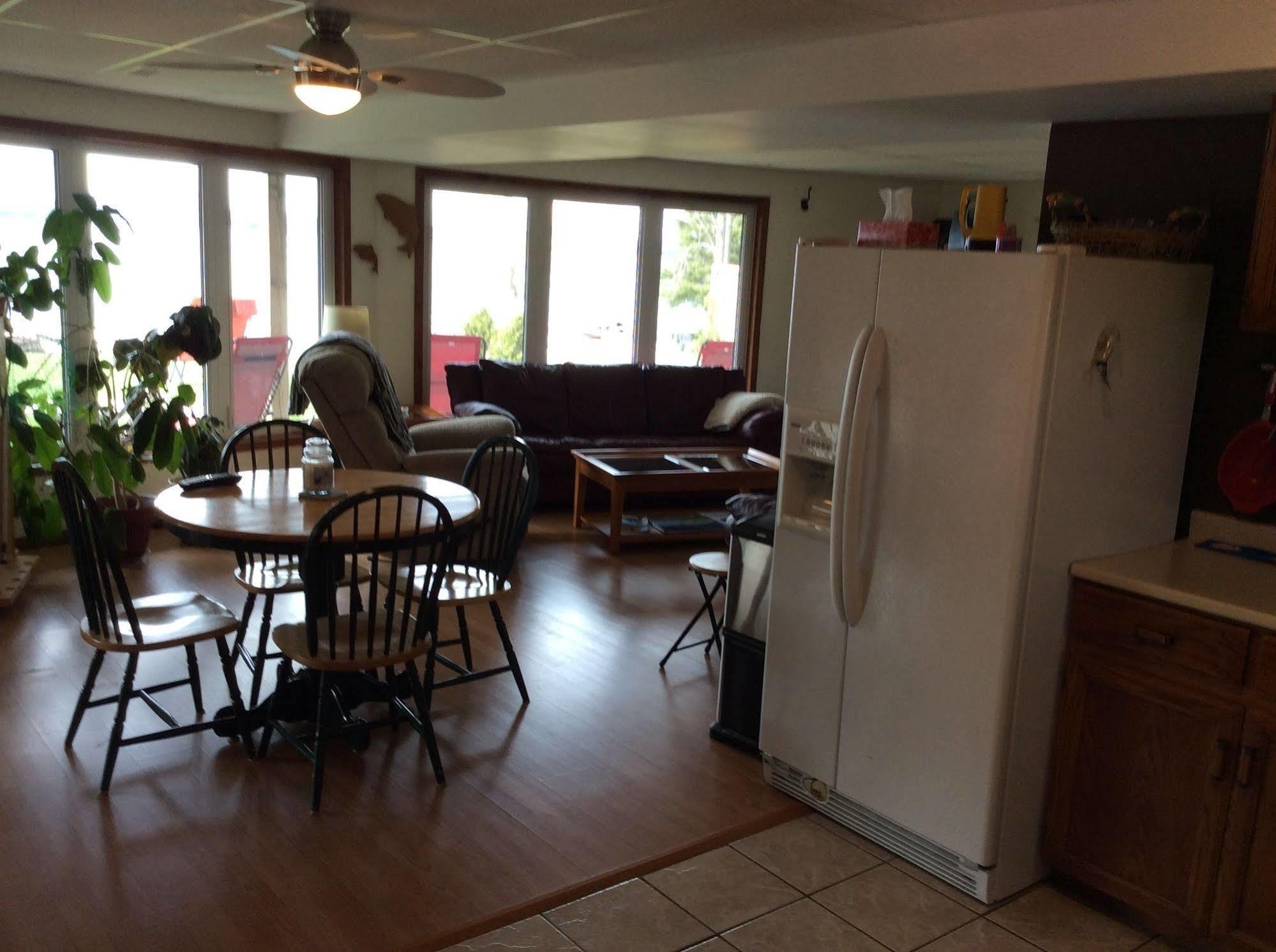 N' This On The Bay -Vacation Suite Wiarton Extérieur photo